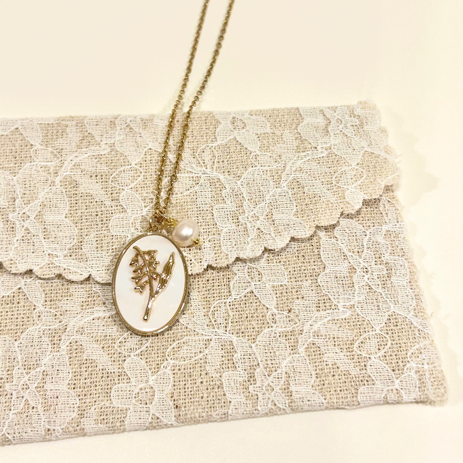 Golden Pearl Floral Necklace - Lily of the Valley ✨ - 131543 Gouden Bloemenhalsketting met Parel – Lelietje-van-dalen ✨