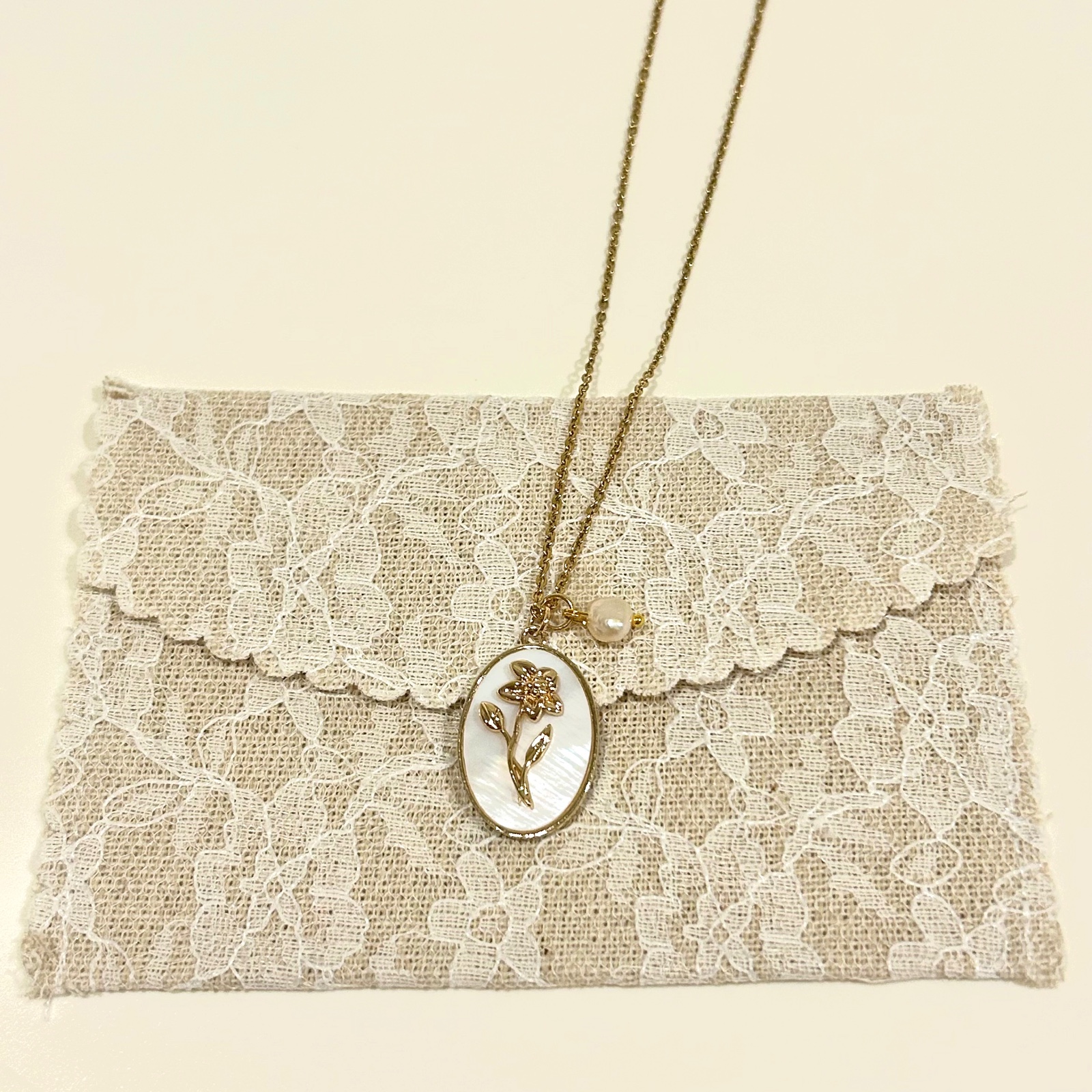 Golden Pearl Floral Necklace - Paperwhite ✨ - 131549 Gouden Bloemenhalsketting met Parel – Paperwhite ✨
