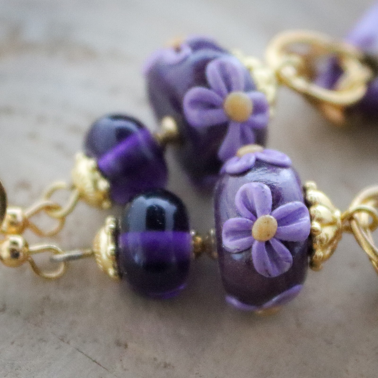 Lavendel & Vlinderdans, statement oorbellen met handgemaakte kralen - 133756 Lavendel & Vlinderdans, statement oorbellen met handgemaakte kralen