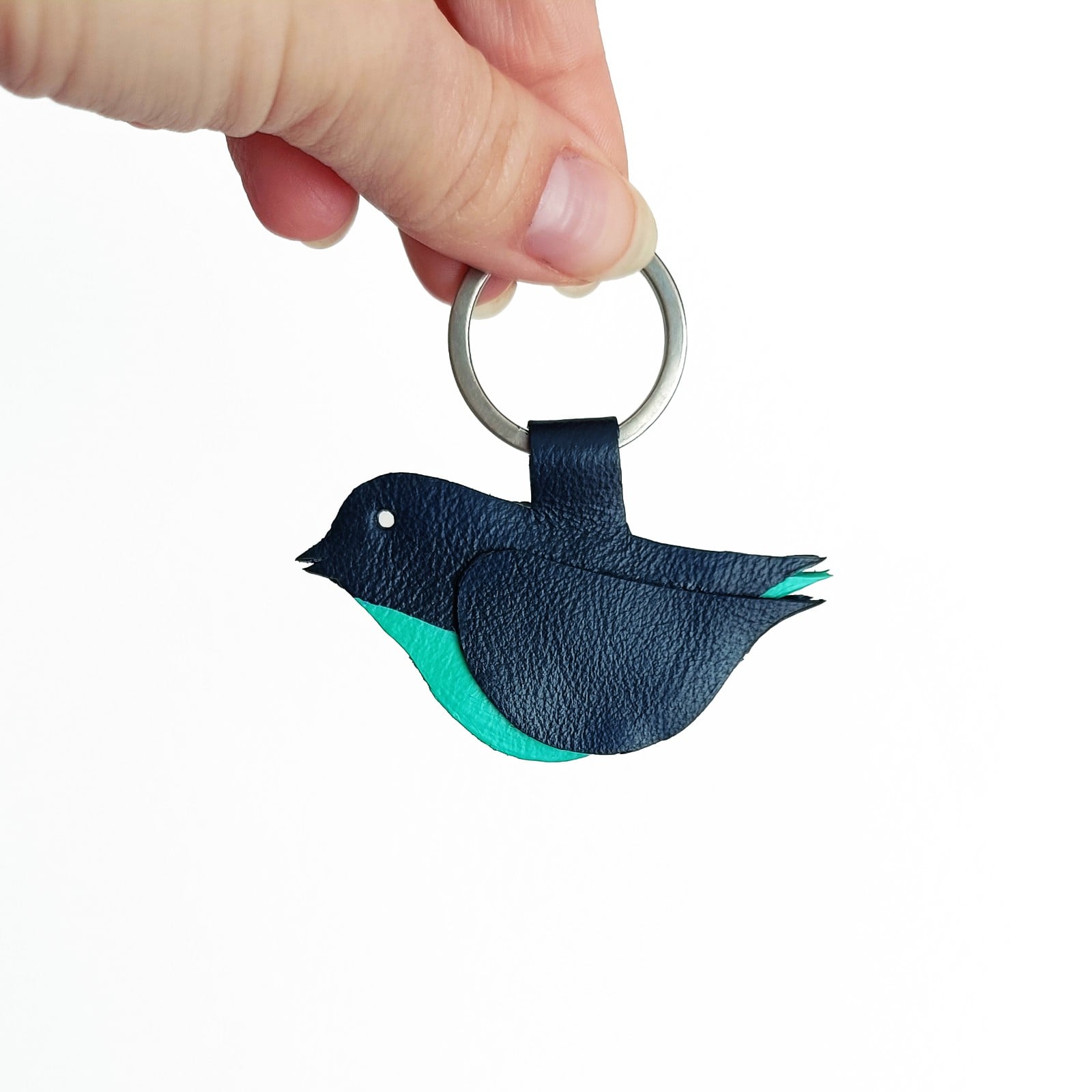 Sleutelhanger of tashanger met donker blauw leren vogeltje - 135376 Sleutelhanger of tashanger met donker blauw leren vogeltje