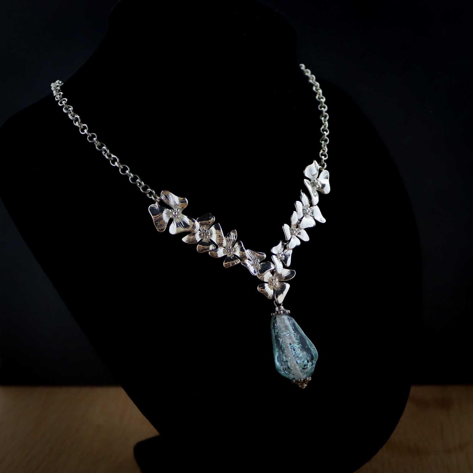 tijdloze romantiek & Koninklijke Allure, luxe sieradenset met dichroi… - 133840 tijdloze romantiek & Koninklijke Allure, luxe sieradenset met dichroic glas lampwork kralen