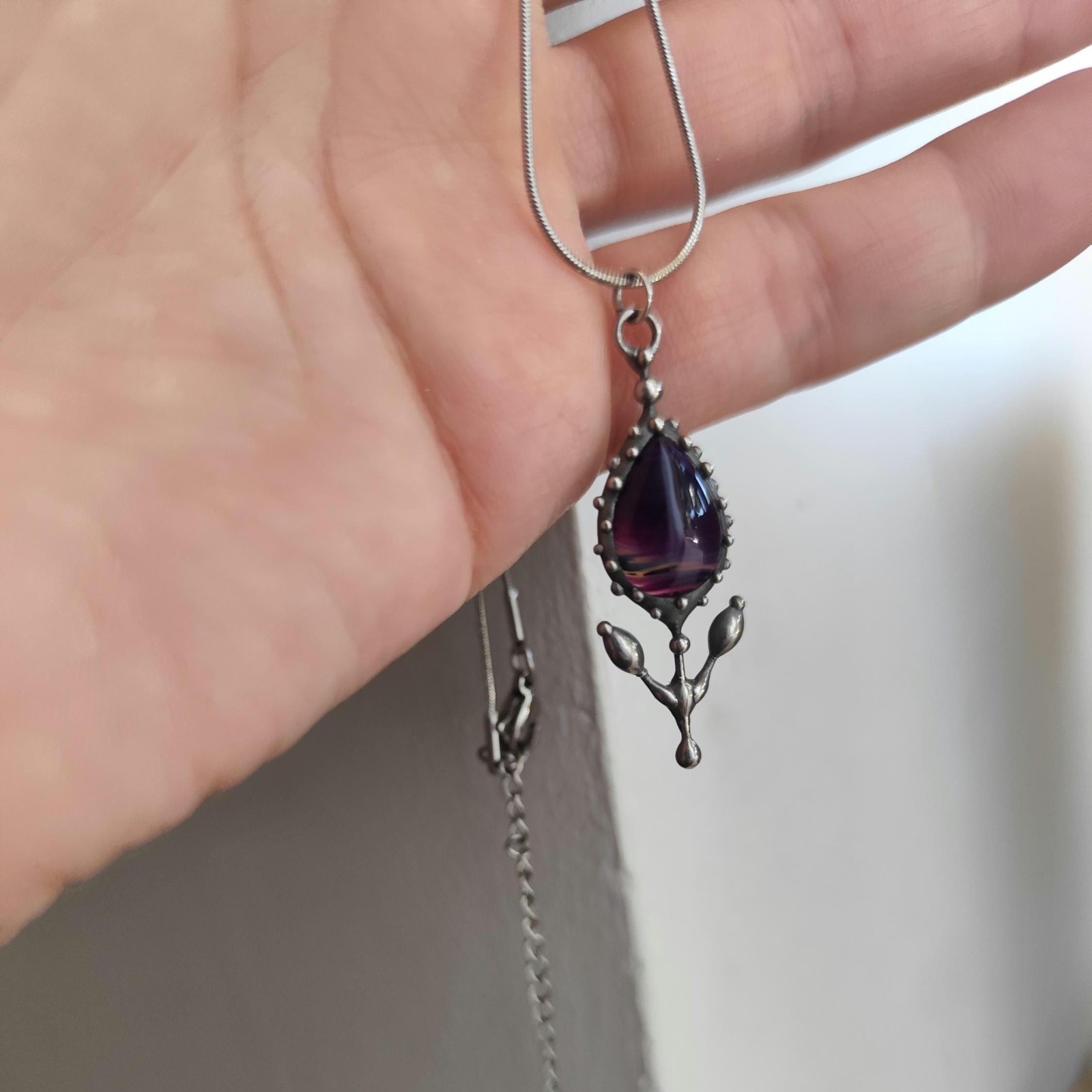 Handgemaakte bloemenketting van zilverkleurig koper en tinlegering - 141285 Handgemaakte bloemenketting van zilverkleurig koper en tinlegering