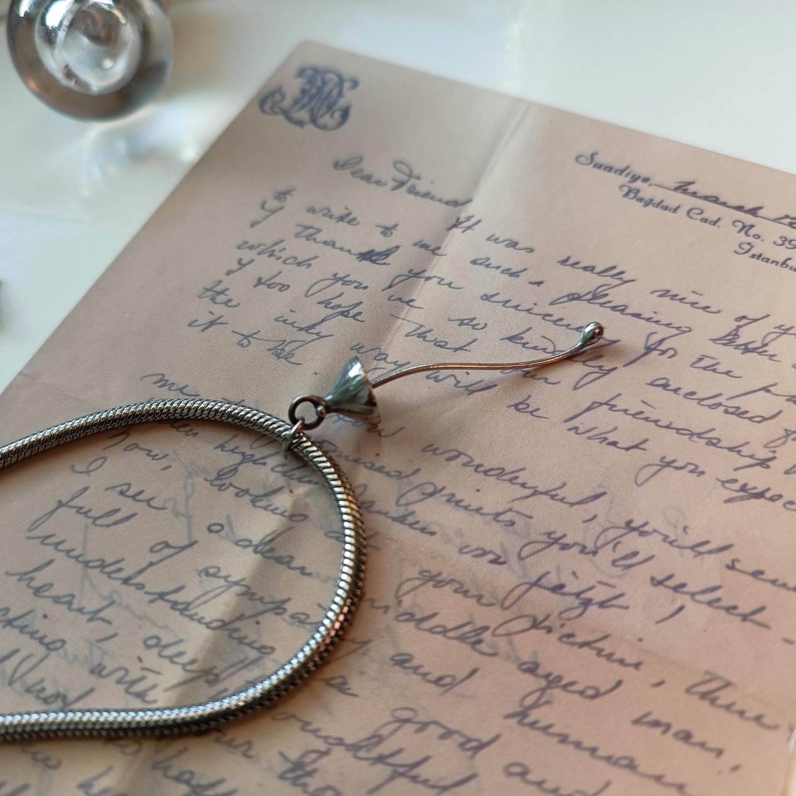Handgemaakte paddenstoelenketting met lange stelen van zilverkleurig … - 142640 Handgemaakte paddenstoelenketting met lange stelen van zilverkleurig koper en tinlegering