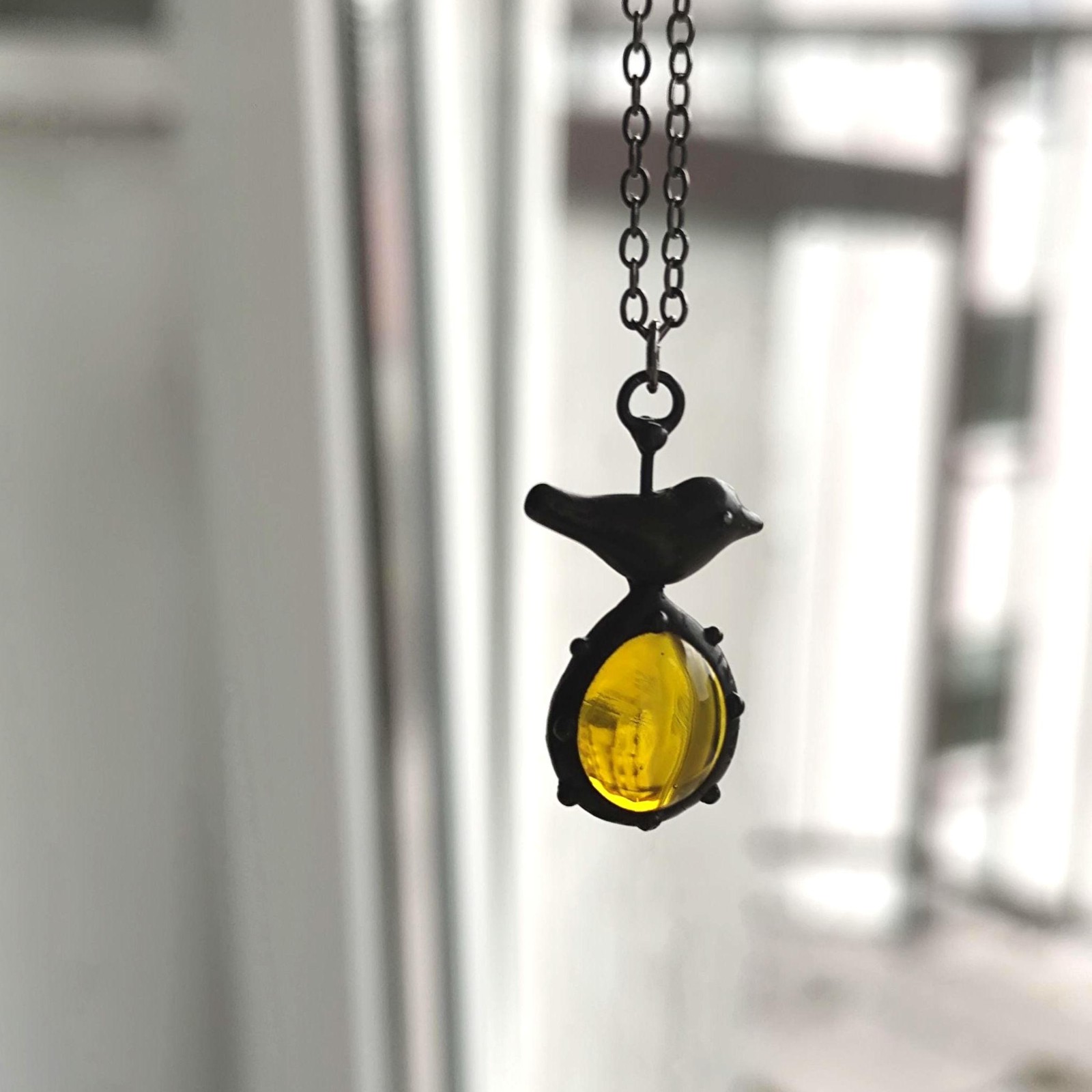 Handgemaakte vogelketting met zwart glas en zwart gepatineerd koper - 141309 Handgemaakte vogelketting met zwart glas en zwart gepatineerd koper
