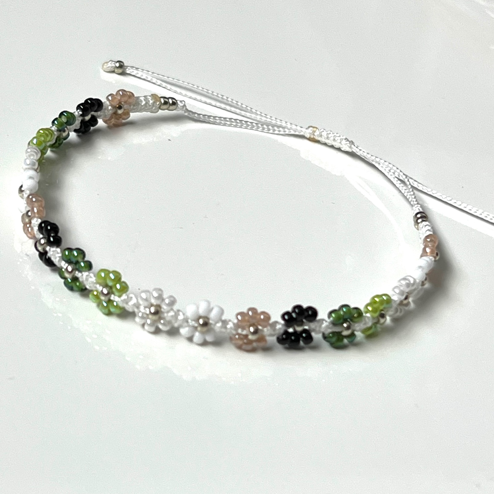 Macramé enkelbandje met kralen - 139713 Macramé enkelbandje met kralen