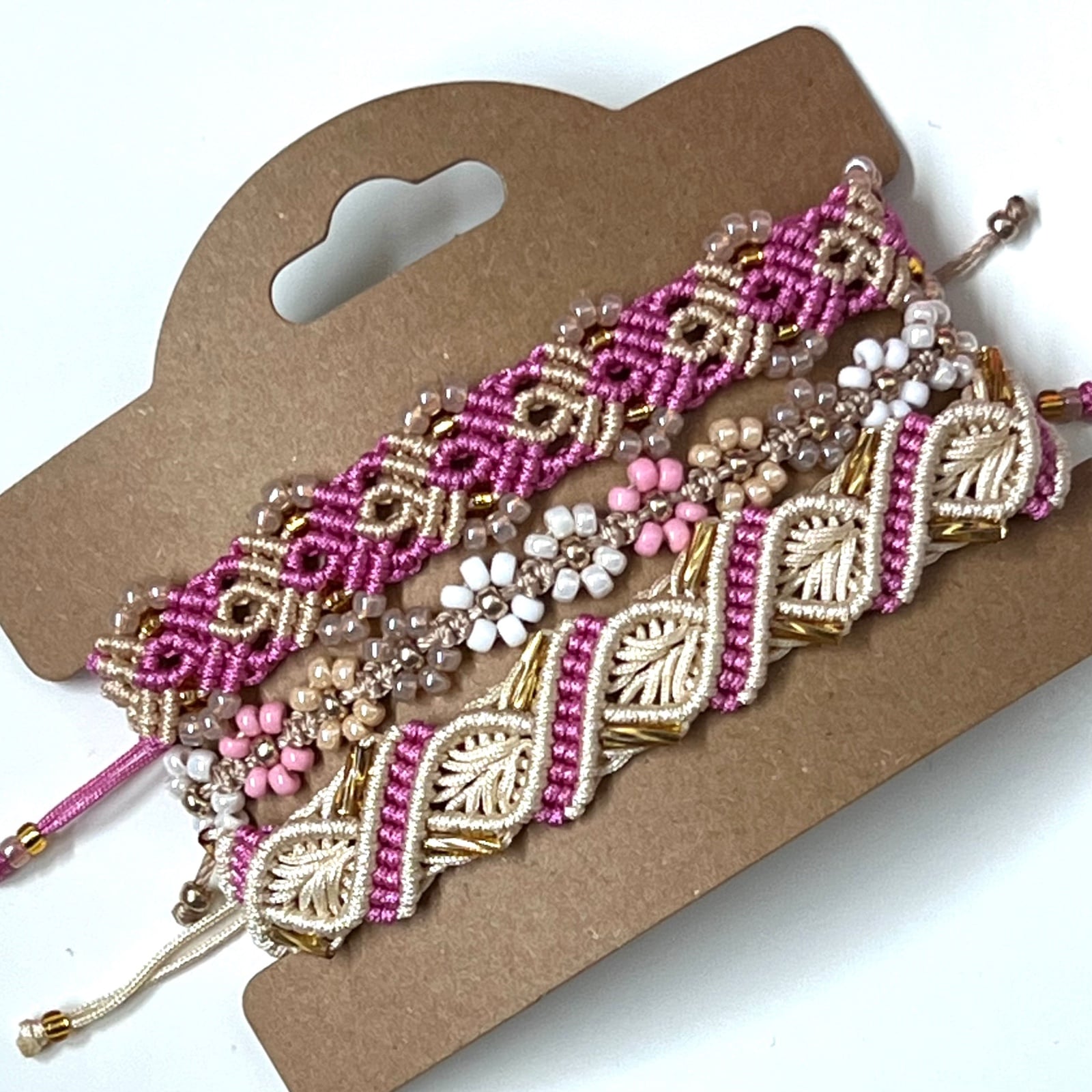 Macrame armband crème-roze - 142497 Macrame armband crème-roze