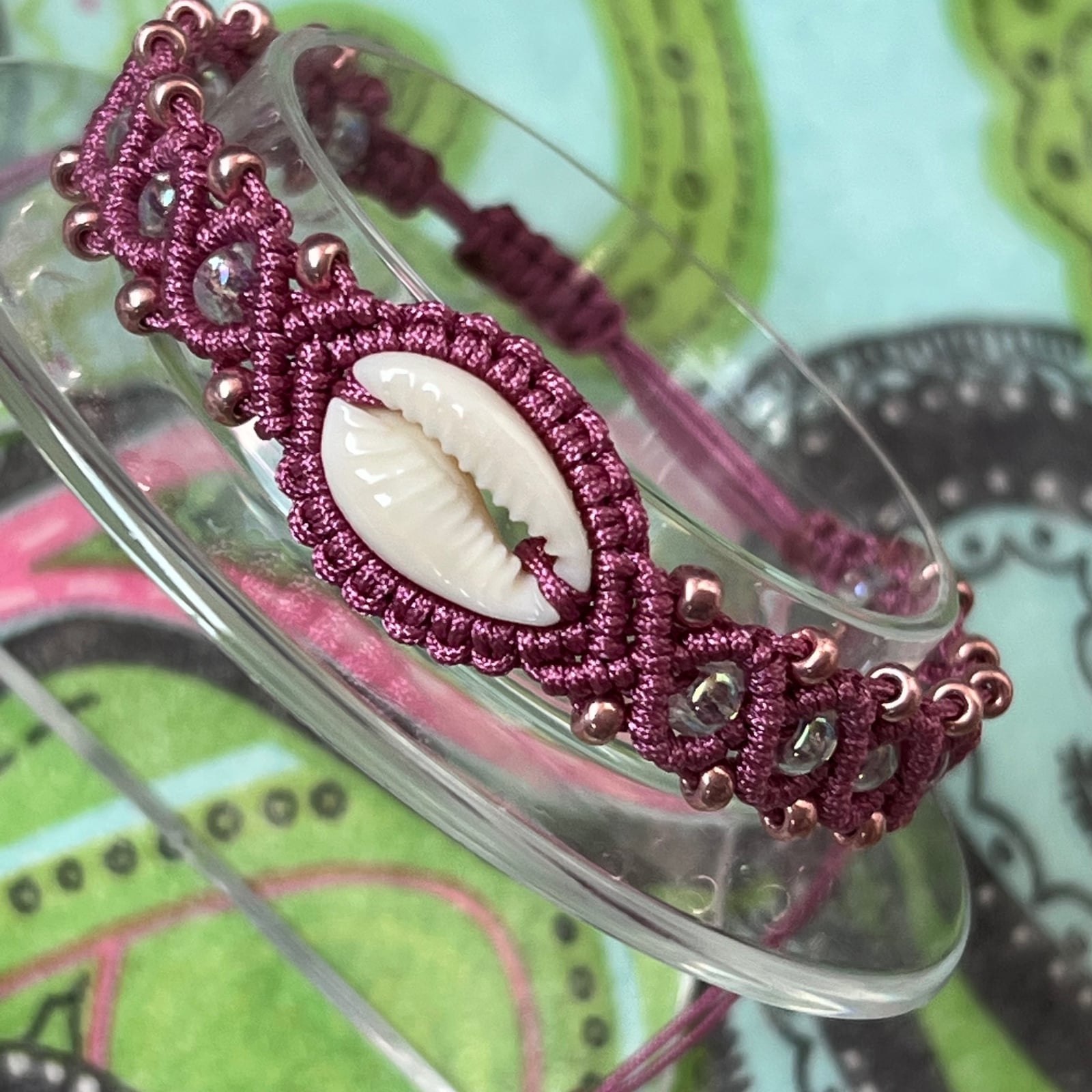Macrame armband oudroze met schelp - 140412 Macrame armband oudroze met schelp