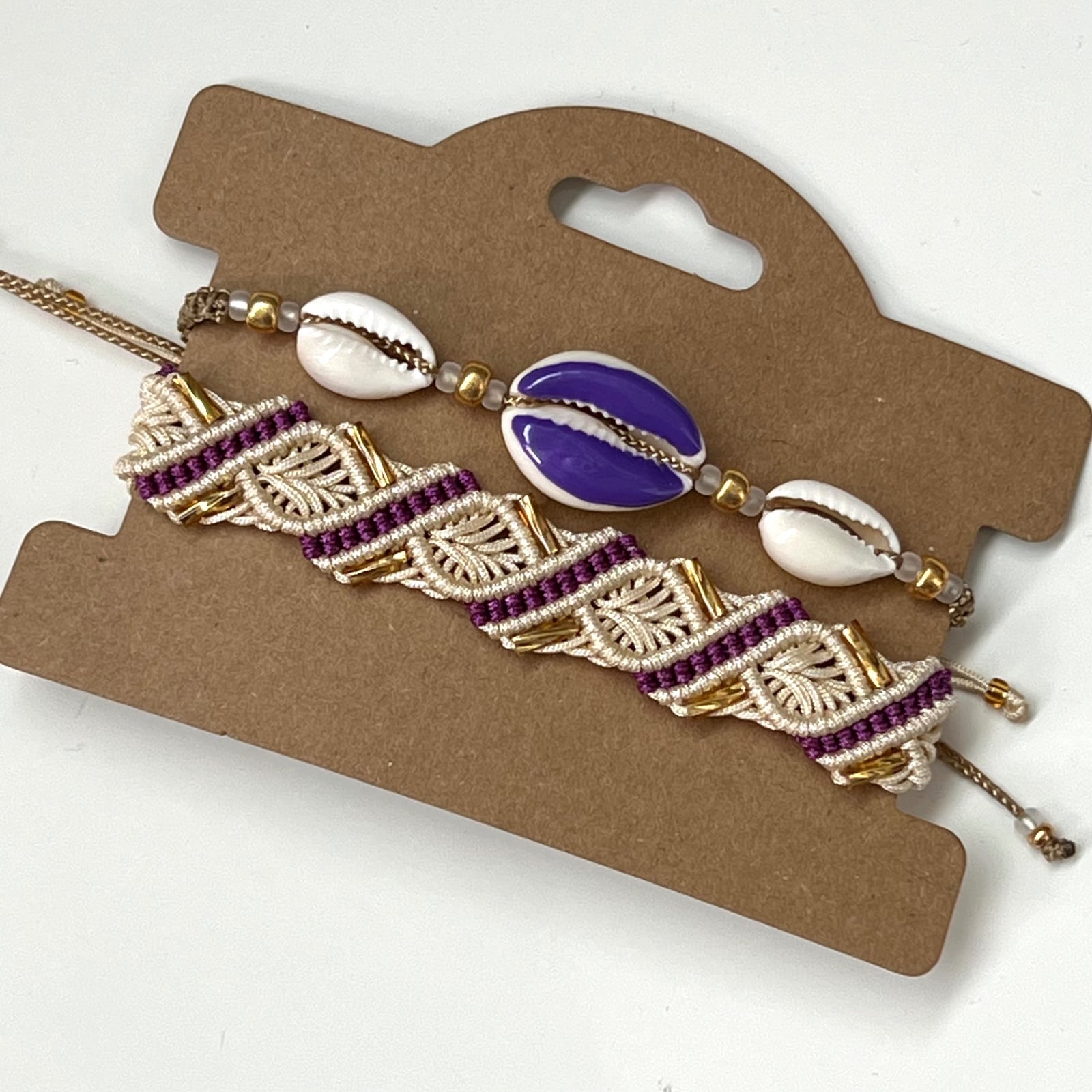 Macrame armvanden ecru-paars met schelp - 139609 Macrame armvanden ecru-paars met schelp