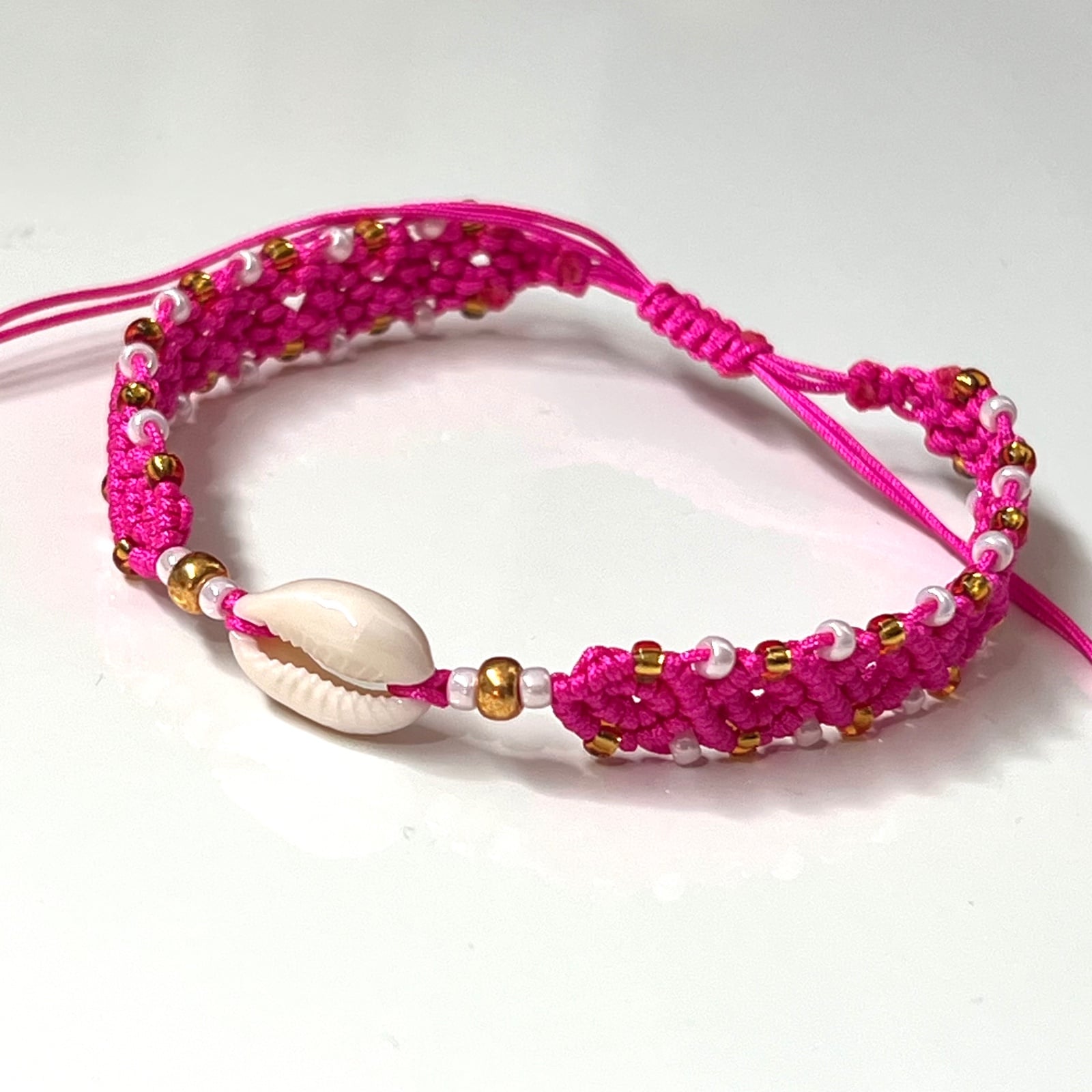 Macrame enkelbandje roze met schelp - 139757 Macrame enkelbandje roze met schelp
