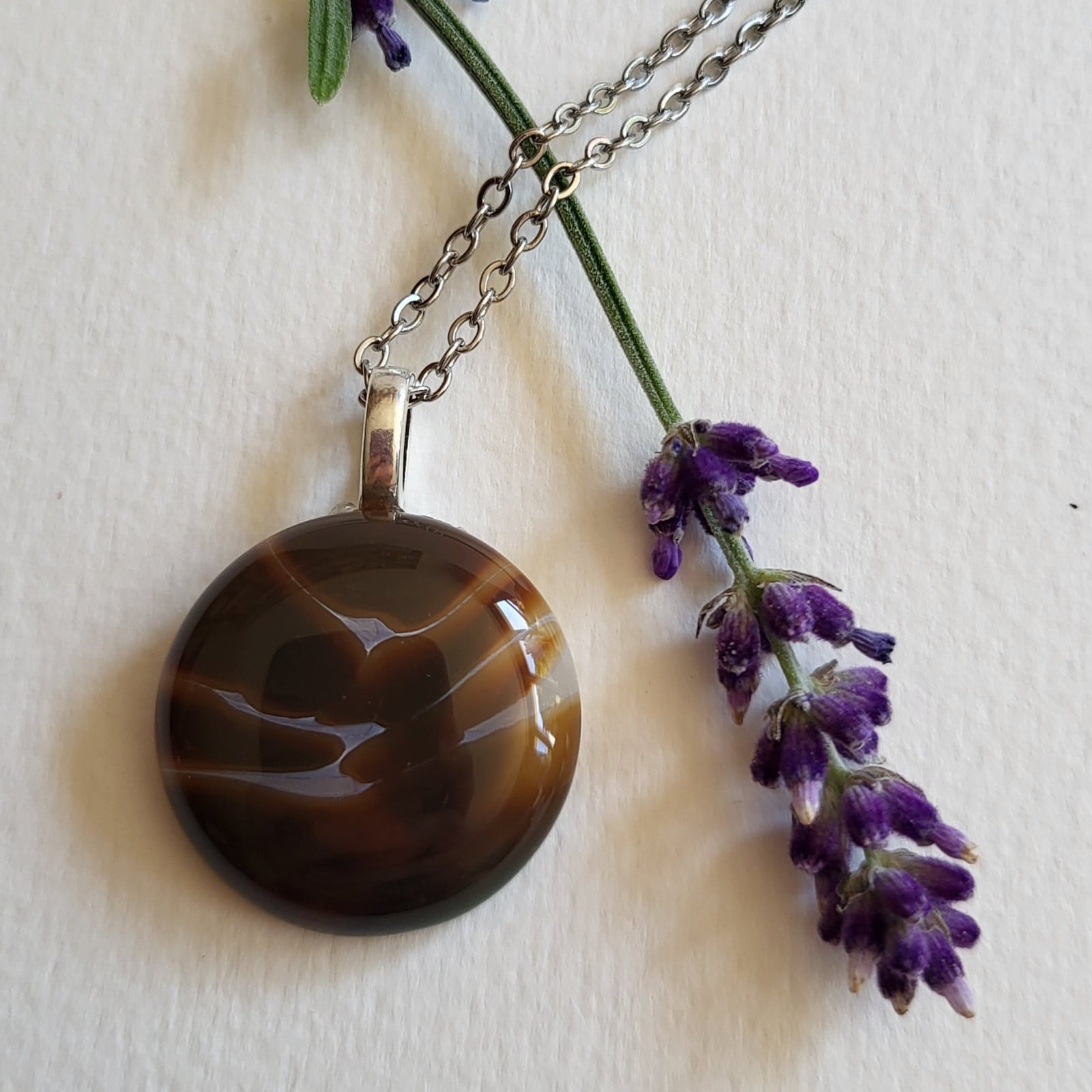RVS ketting met uniek "Bruine Stenen" glas hanger