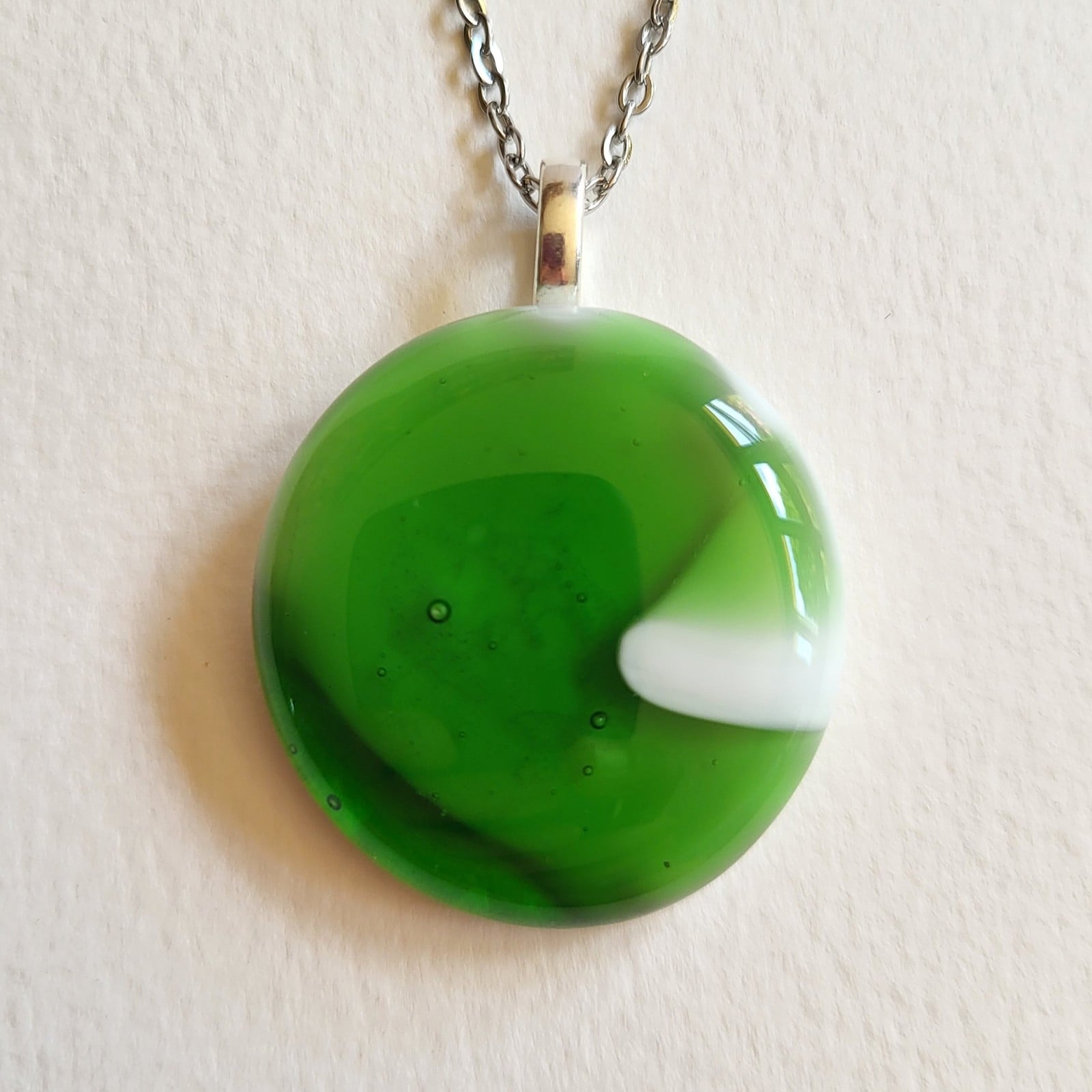 RVS ketting met uniek "Groene Golf" glas hanger