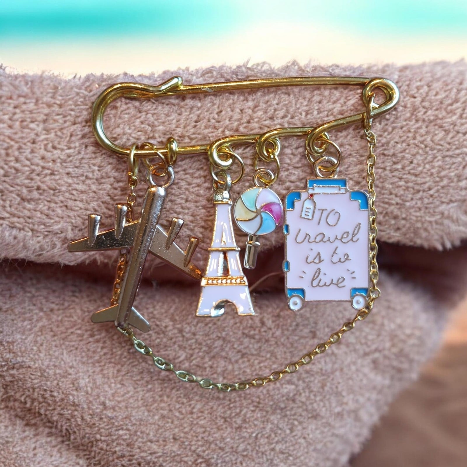 Travel Broche