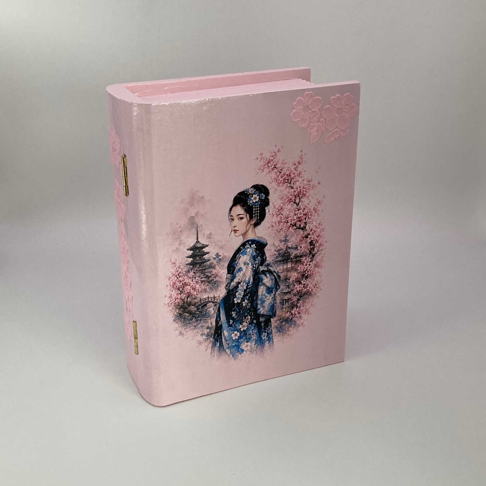 Handgedecoreerde bewaardoos in boekvorm met Geisha - 145672 Handgedecoreerde bewaardoos in boekvorm met Geisha