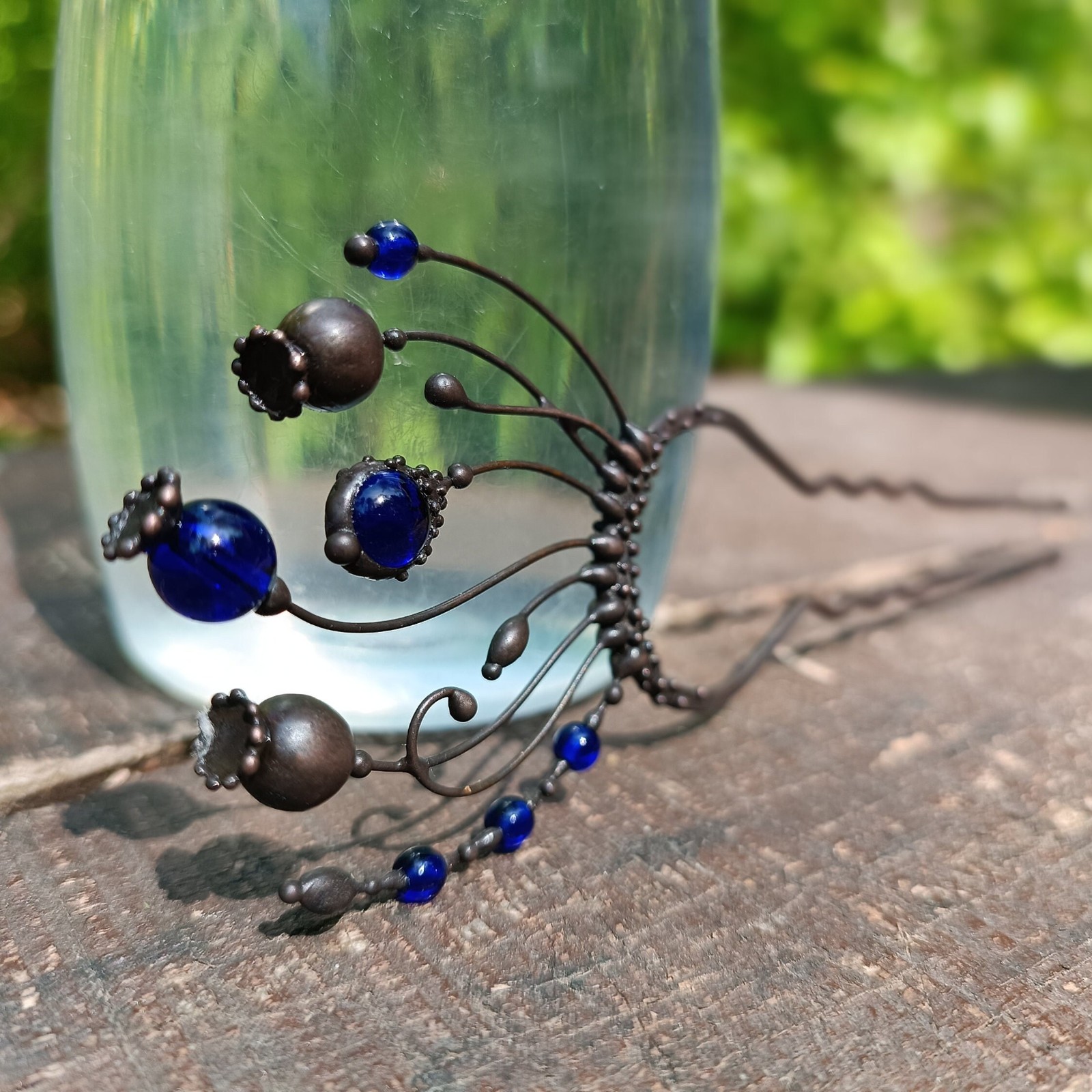 Handgemaakte handgemaakte haarvork met blauw glas en zwart gepatineer… - 144675 Handgemaakte handgemaakte haarvork met blauw glas en zwart gepatineerd koper