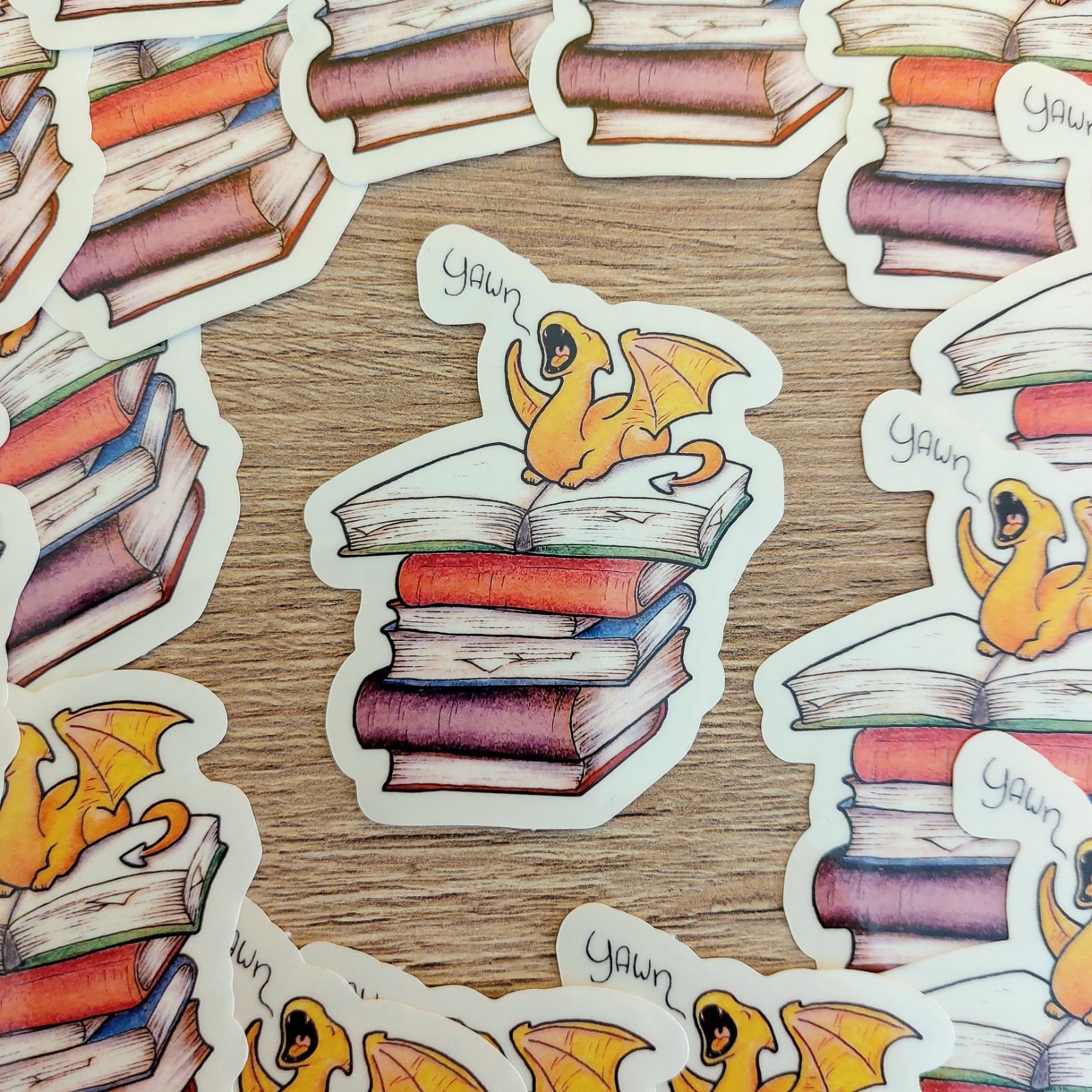 Boek dragon sticker, transparant, vaatwasser proof 4,7x6 cm - 149365 Boek dragon sticker, transparant, vaatwasser proof 4,7x6 cm
