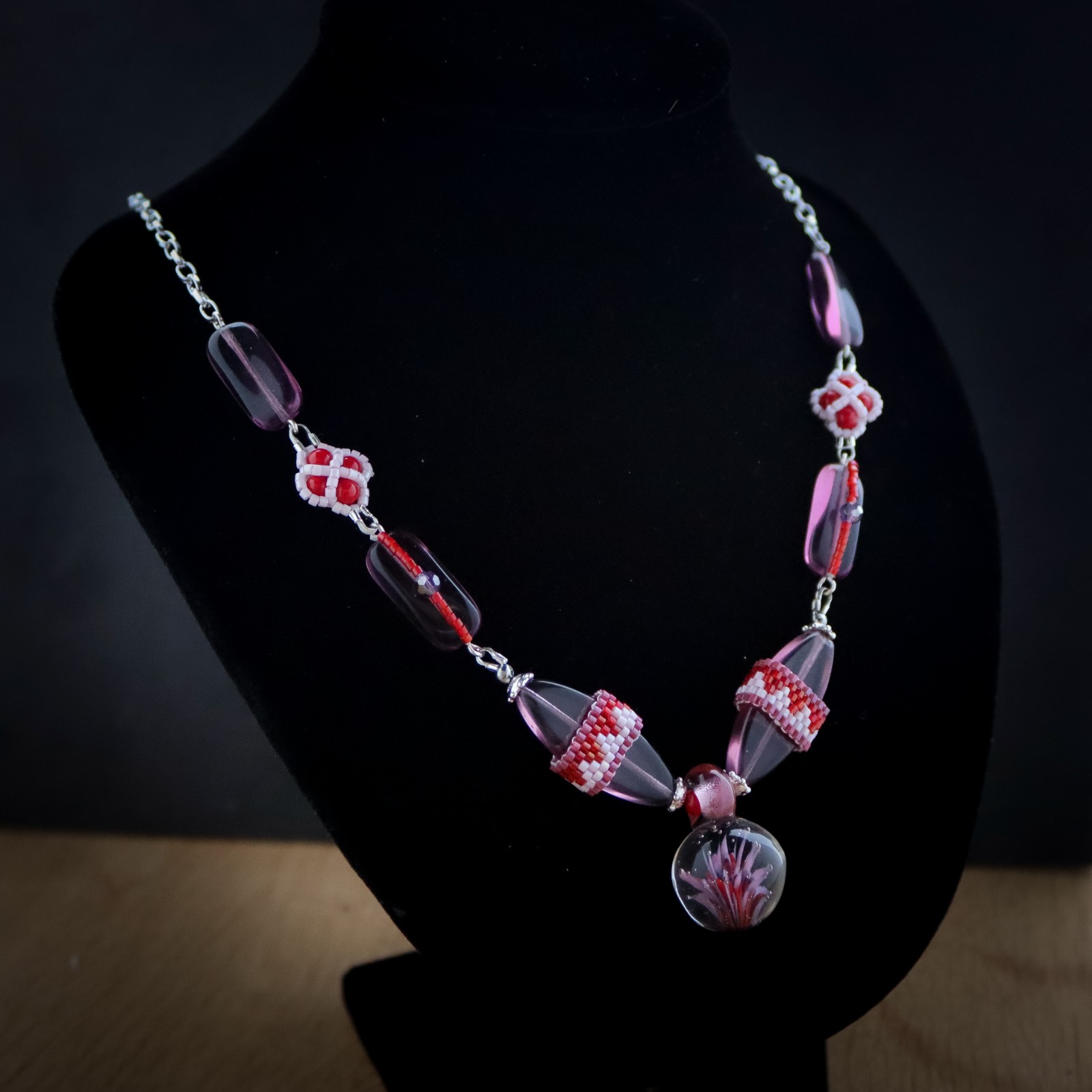 Passievol & Avant-Garde, sieradenset met handgemaakte glaskunst in paars en rood