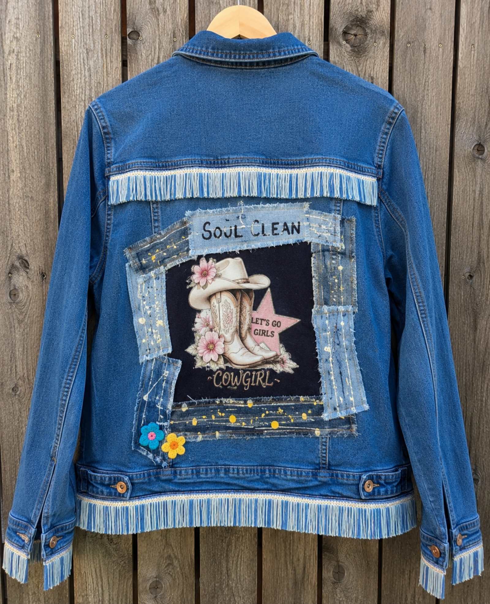 Soul Clean – One of a Kind Upcycled Denim Jasje met Cowgirl Artwork - 154567 Soul Clean – One of a Kind Upcycled Denim Jasje met Cowgirl Artwork