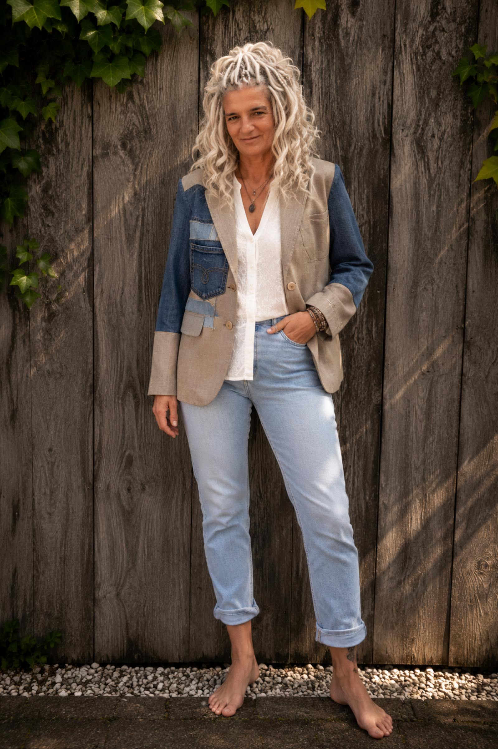 One of a Kind Upcycled Blazer met Denim Applicatie - 154424 One of a Kind Upcycled Blazer met Denim Applicatie