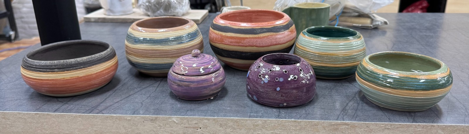 Diverse handgemaakt keramiek - 118538 Diverse handgemaakt keramiek