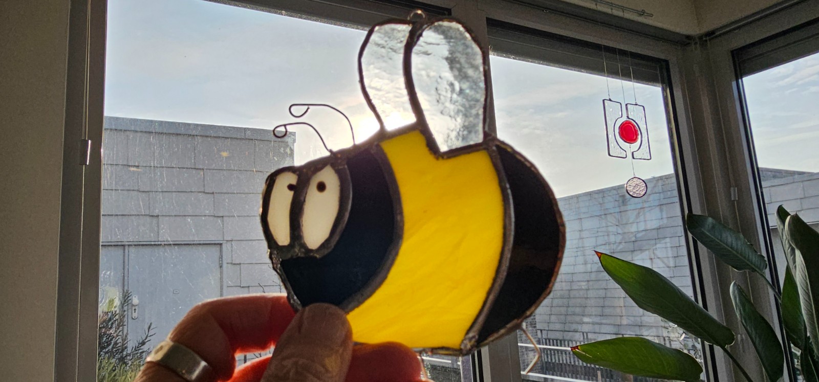 Honeybee  glas in lood/ tiffany. Uniek