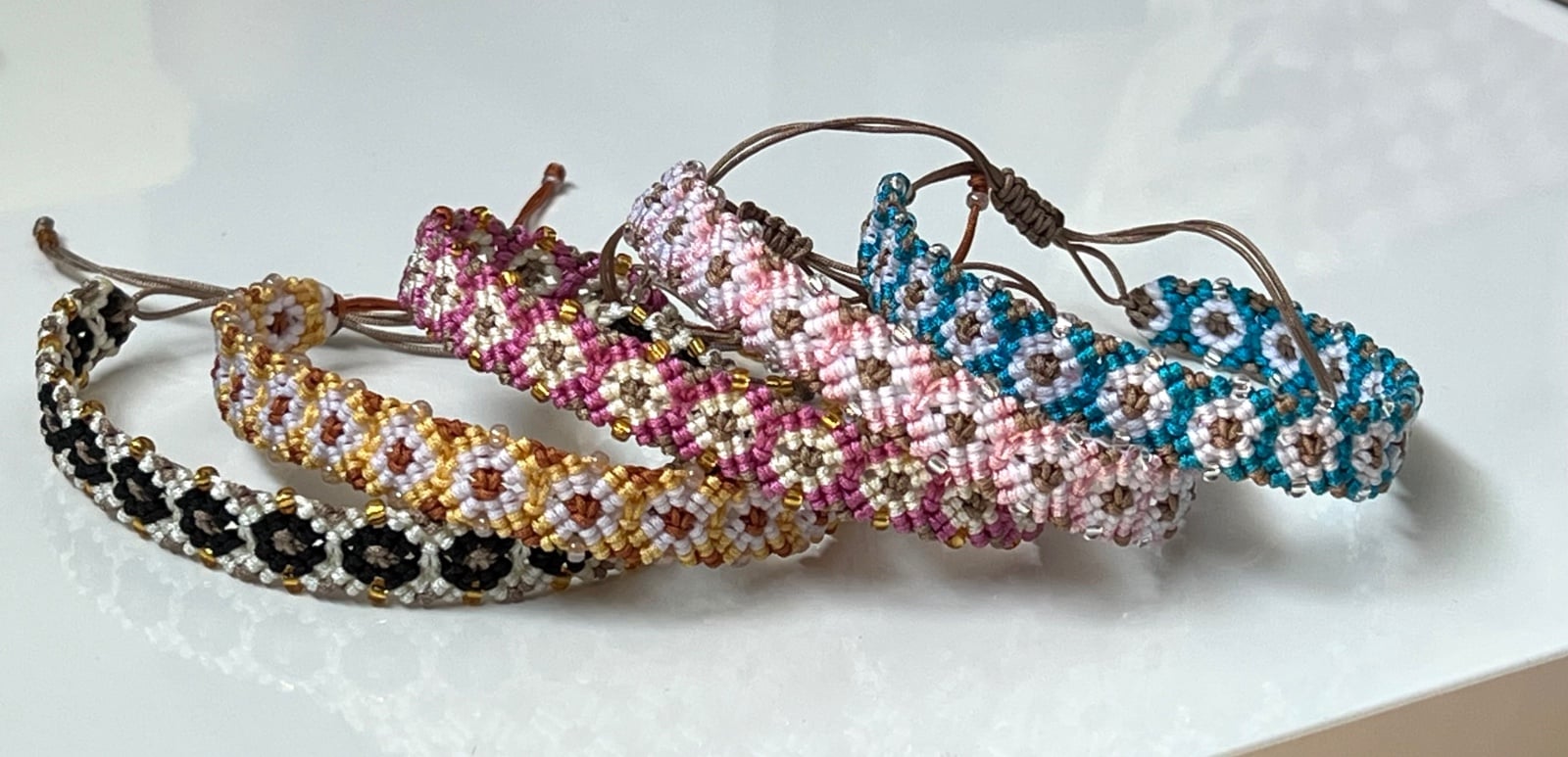 Macrame enkelbandjes - 139614 Macrame enkelbandjes