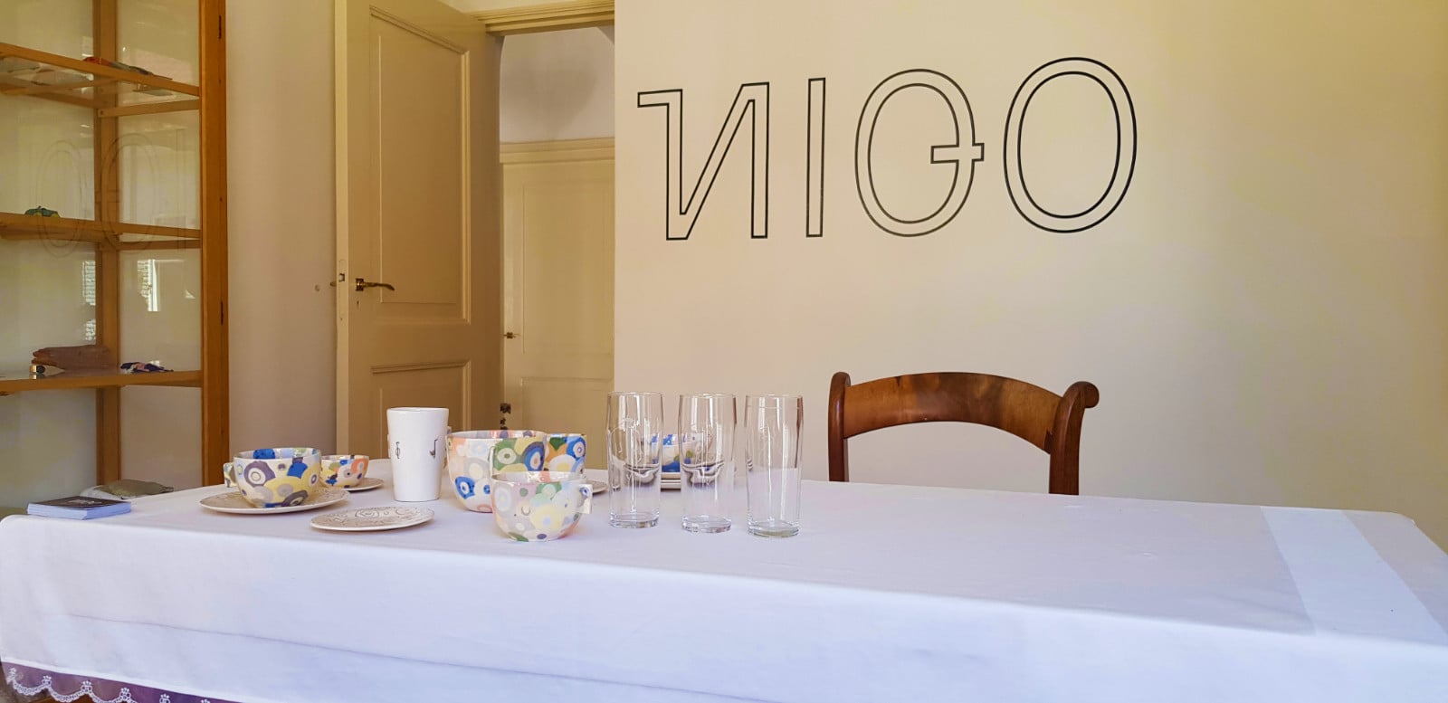 Handgemaakte schaal keramiek (variant), gesigneerd en genummerd(Ø 40… - 109156 Handgemaakte schaal keramiek (variant), gesigneerd en genummerd(Ø 40 cm) Nicolaas Maathuis (NIC-O)