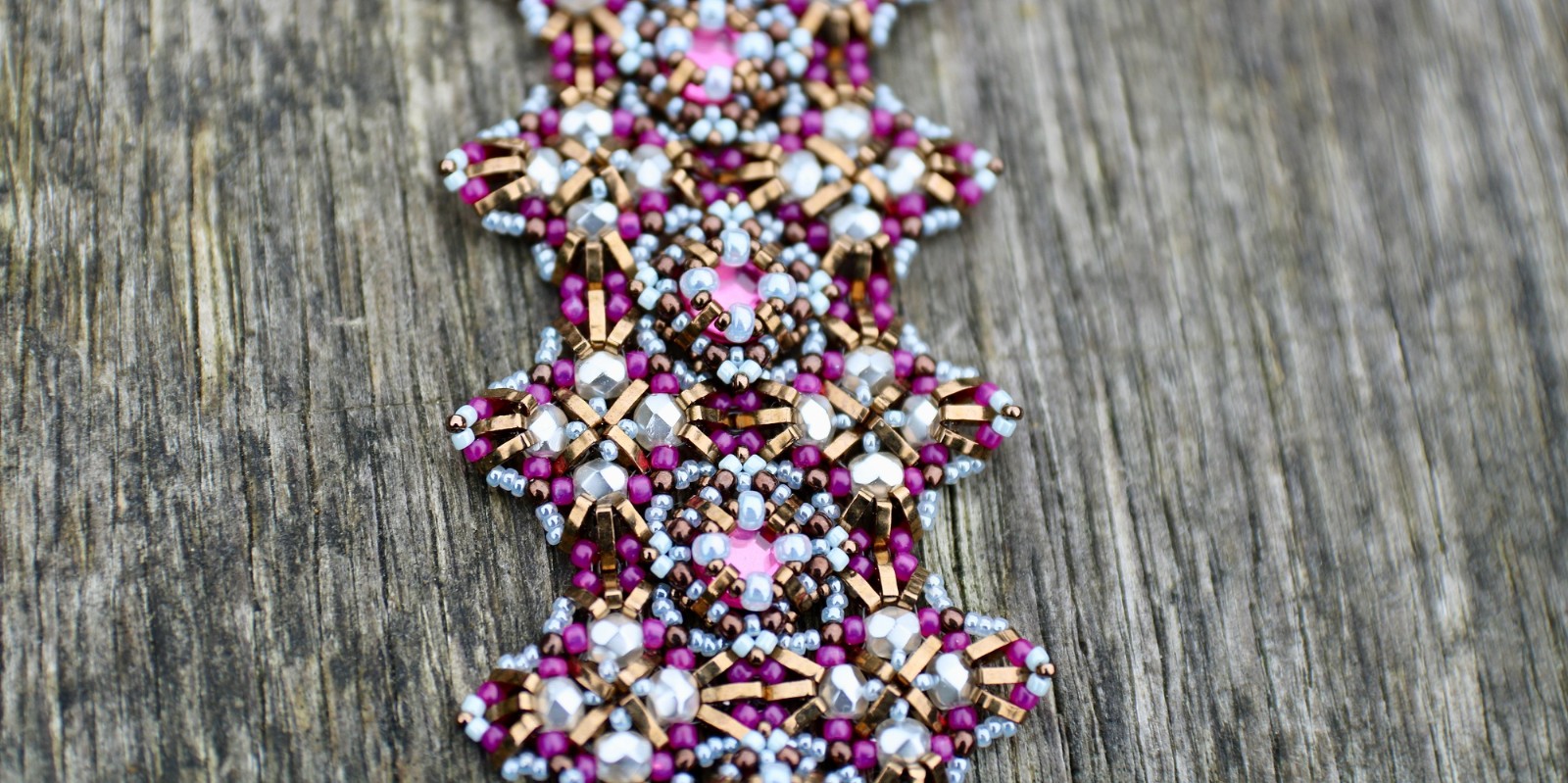 Byzantine multi een byzantijnse kralenarmband in roze amethyst & donker brons