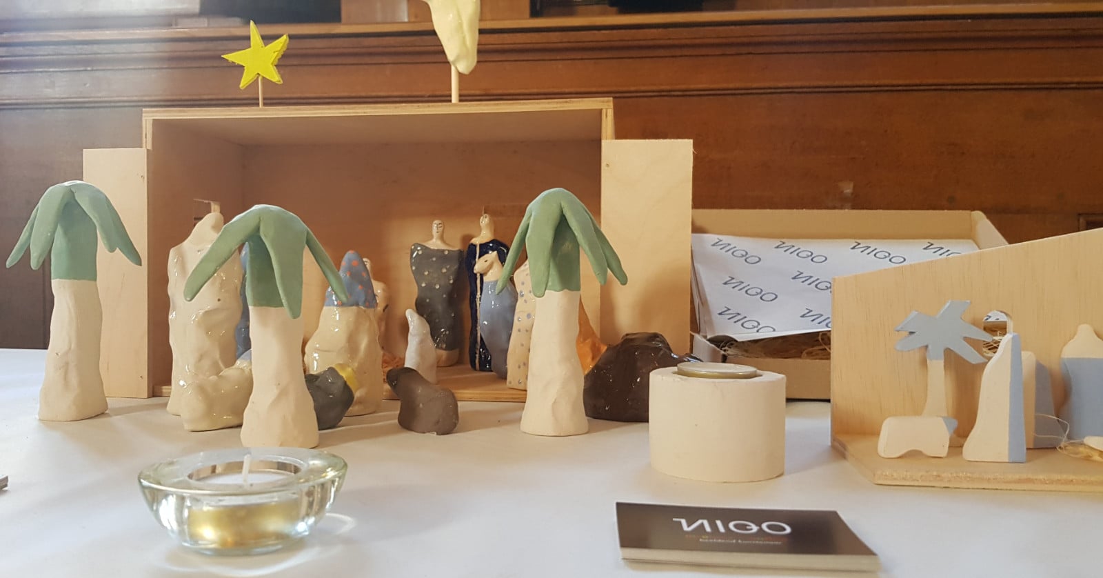 Moderne kerststal keramiek. Genummerd en gesigneerd. Nicolaas Maathui… - 109084 Moderne kerststal keramiek. Genummerd en gesigneerd. Nicolaas Maathuis (NIC-O)