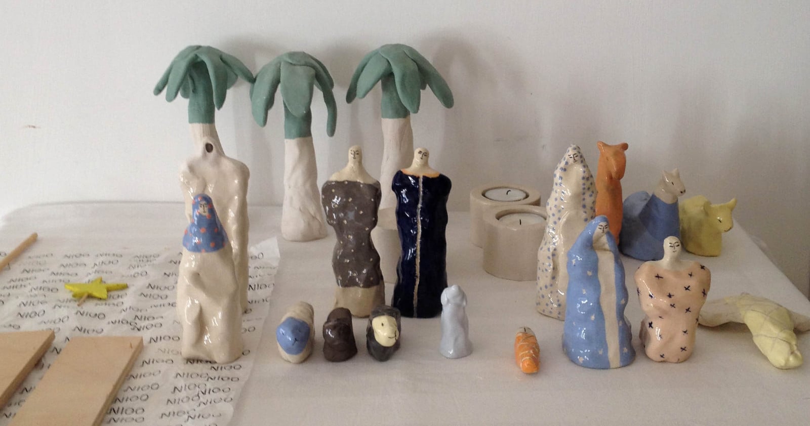 Moderne kerststal keramiek. Genummerd en gesigneerd. Nicolaas Maathui… - 109074 Moderne kerststal keramiek. Genummerd en gesigneerd. Nicolaas Maathuis (NIC-O)