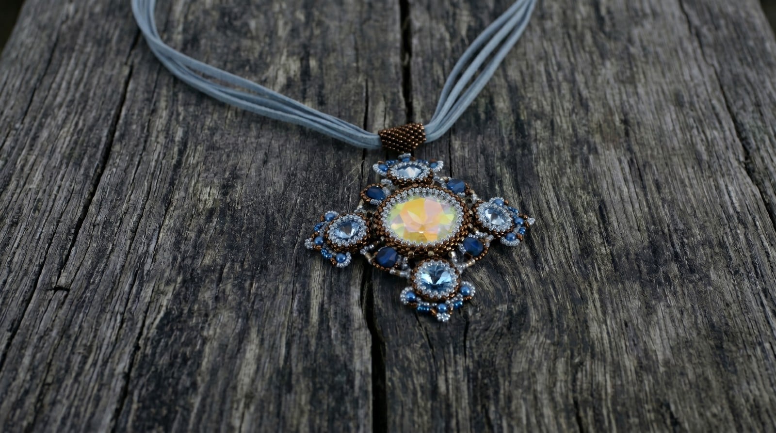 Caravaggio handgemaakte hanger in blauw kristal en brons
