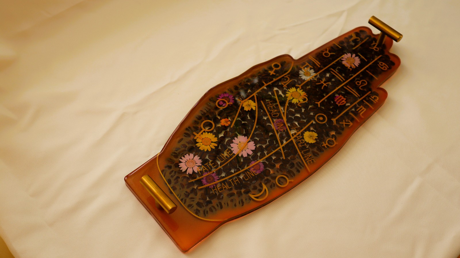 Coffee tray "hand with coffee beans and flowers"