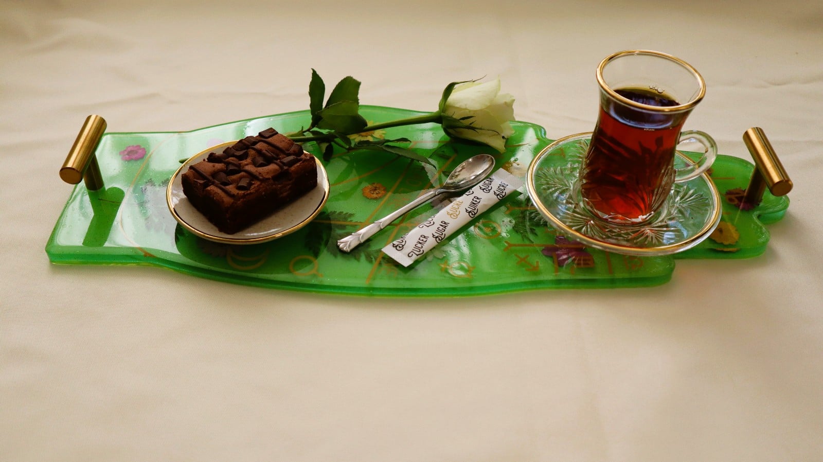 Coffee tray "hand with flowers"