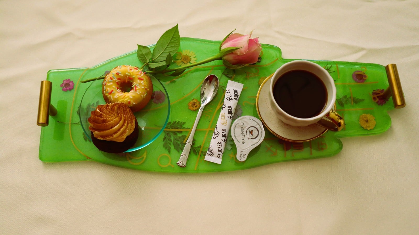 Coffee tray "hand with flowers"
