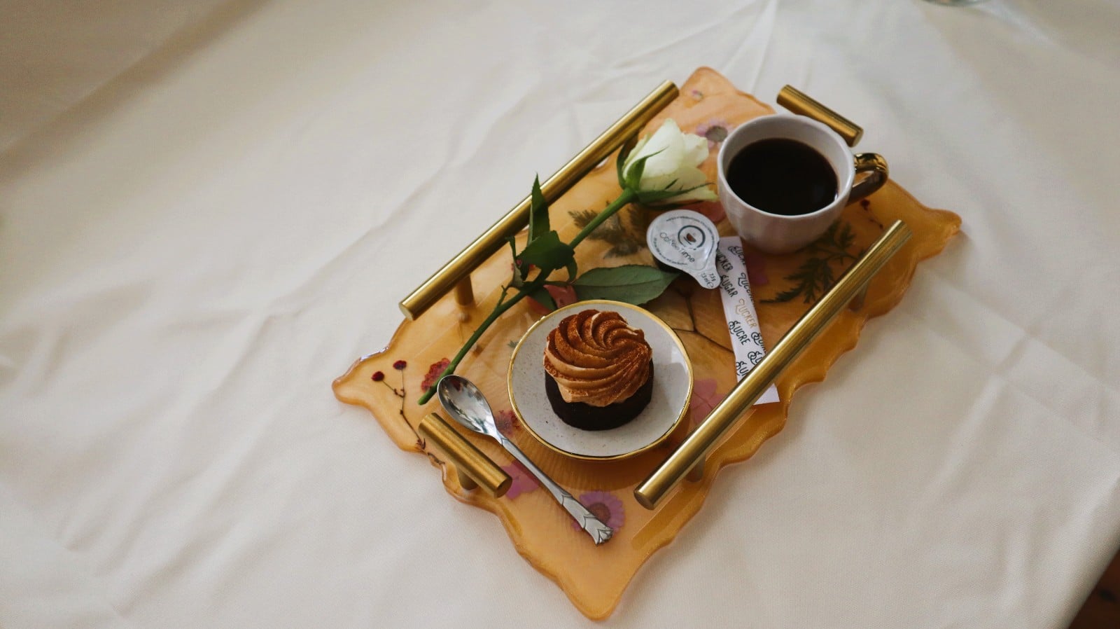 Coffee tray with flowers