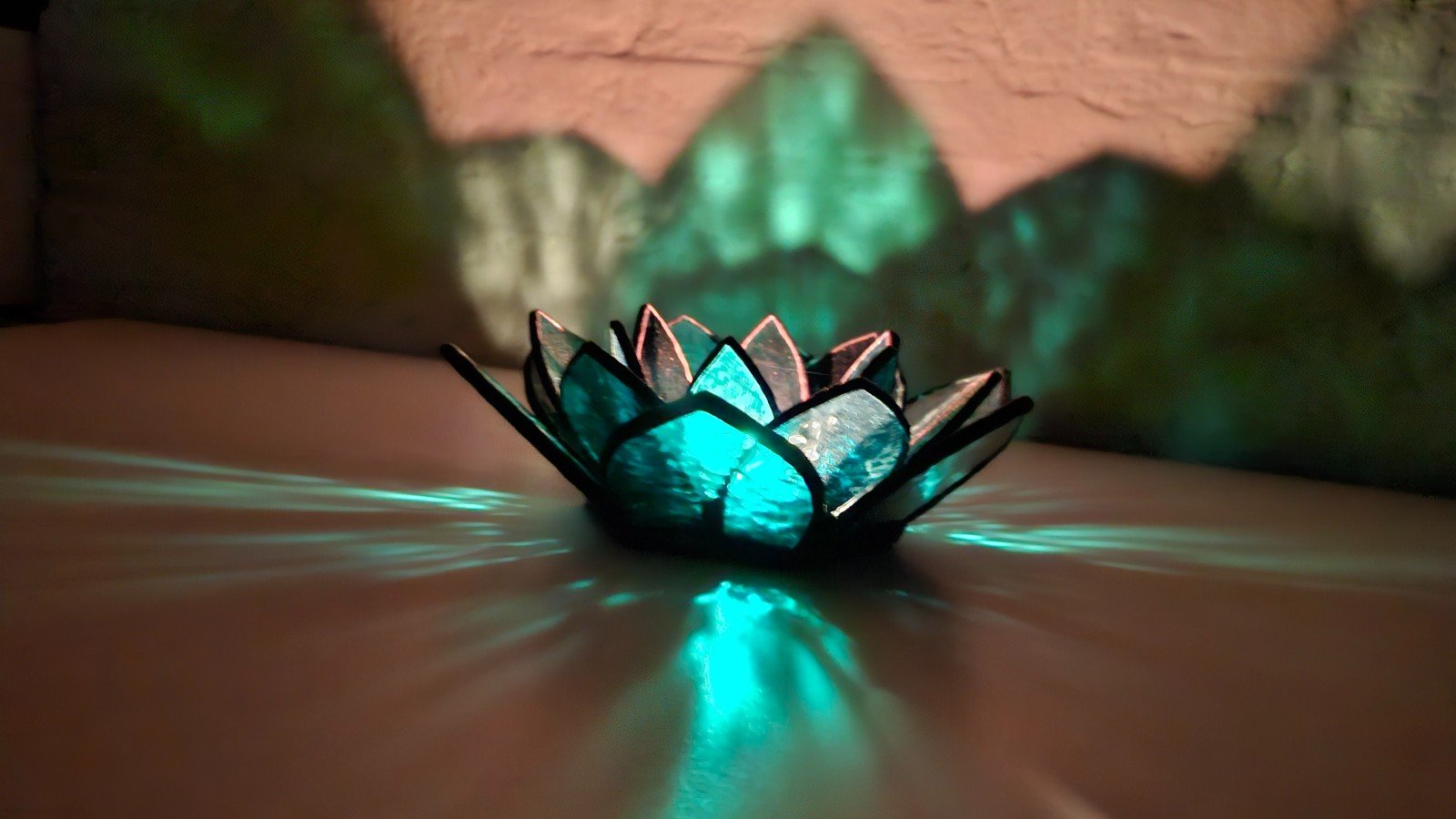 Grote glas in lood lotus "Aurora" - 98915 Grote glas in lood lotus "Aurora"