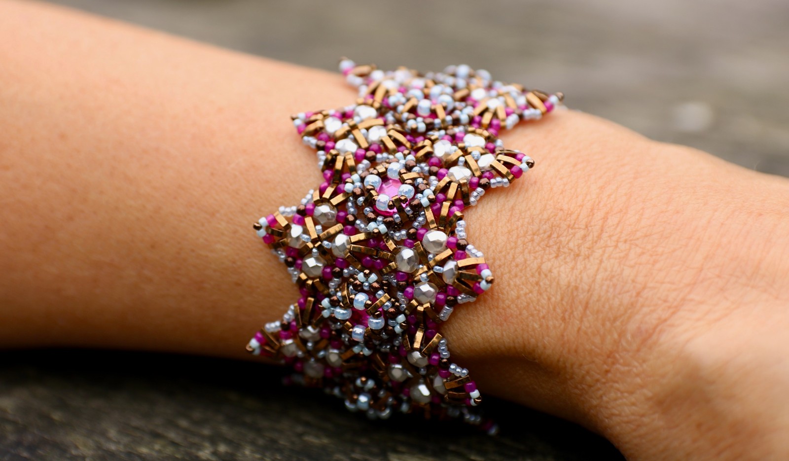 Byzantine multi een byzantijnse kralenarmband in roze amethyst & donker brons