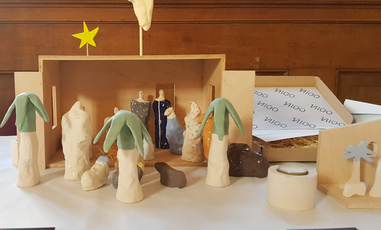 Moderne kerststal keramiek. Genummerd en gesigneerd. Nicolaas Maathui… - 109083 Moderne kerststal keramiek. Genummerd en gesigneerd. Nicolaas Maathuis (NIC-O)