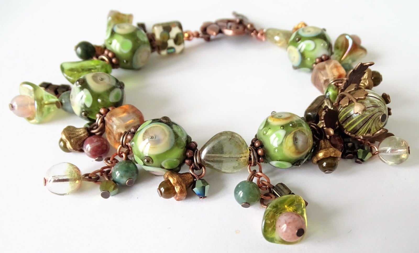 Bosgroene Statement Armband – Handgemaakte Lampwork Glaskralen & Vi… - 149801 Bosgroene Statement Armband – Handgemaakte Lampwork Glaskralen & Vintaj Brass