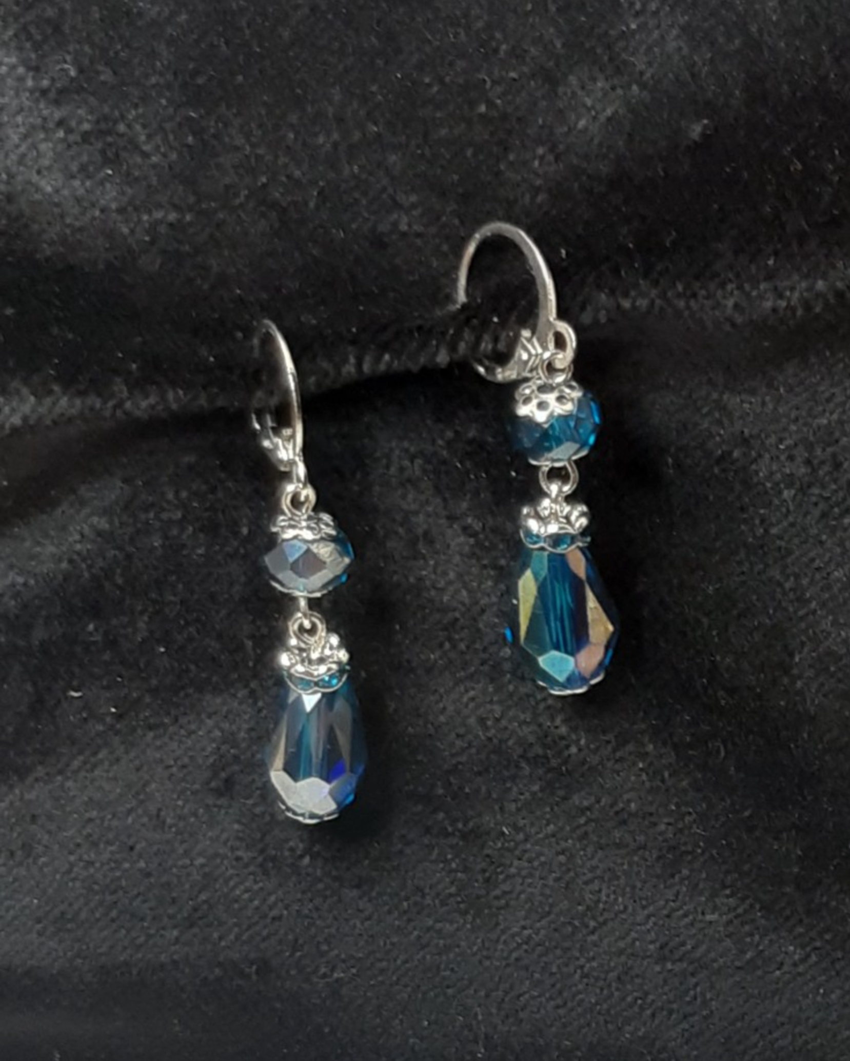 Unieke oorbellen: Blauw/Geel/Rood: Handgemaakt met glazen kralen - 100399 Oorbellen Collectie: Glans en kleur Blauw/Geel/Rood: Handgemaakt met glazen kralen