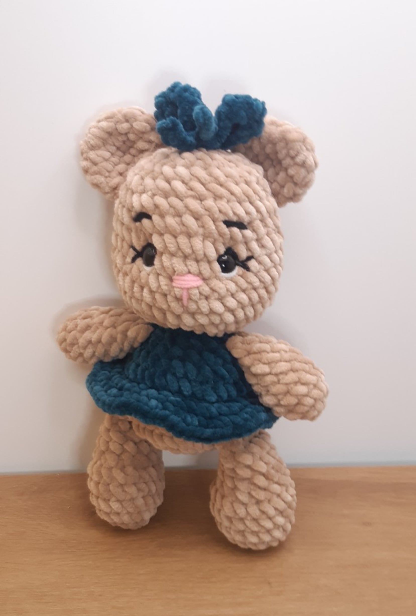Schattige Beer 'Rina' Ballerina. Gehaakte knuffel uit velvet garen.
