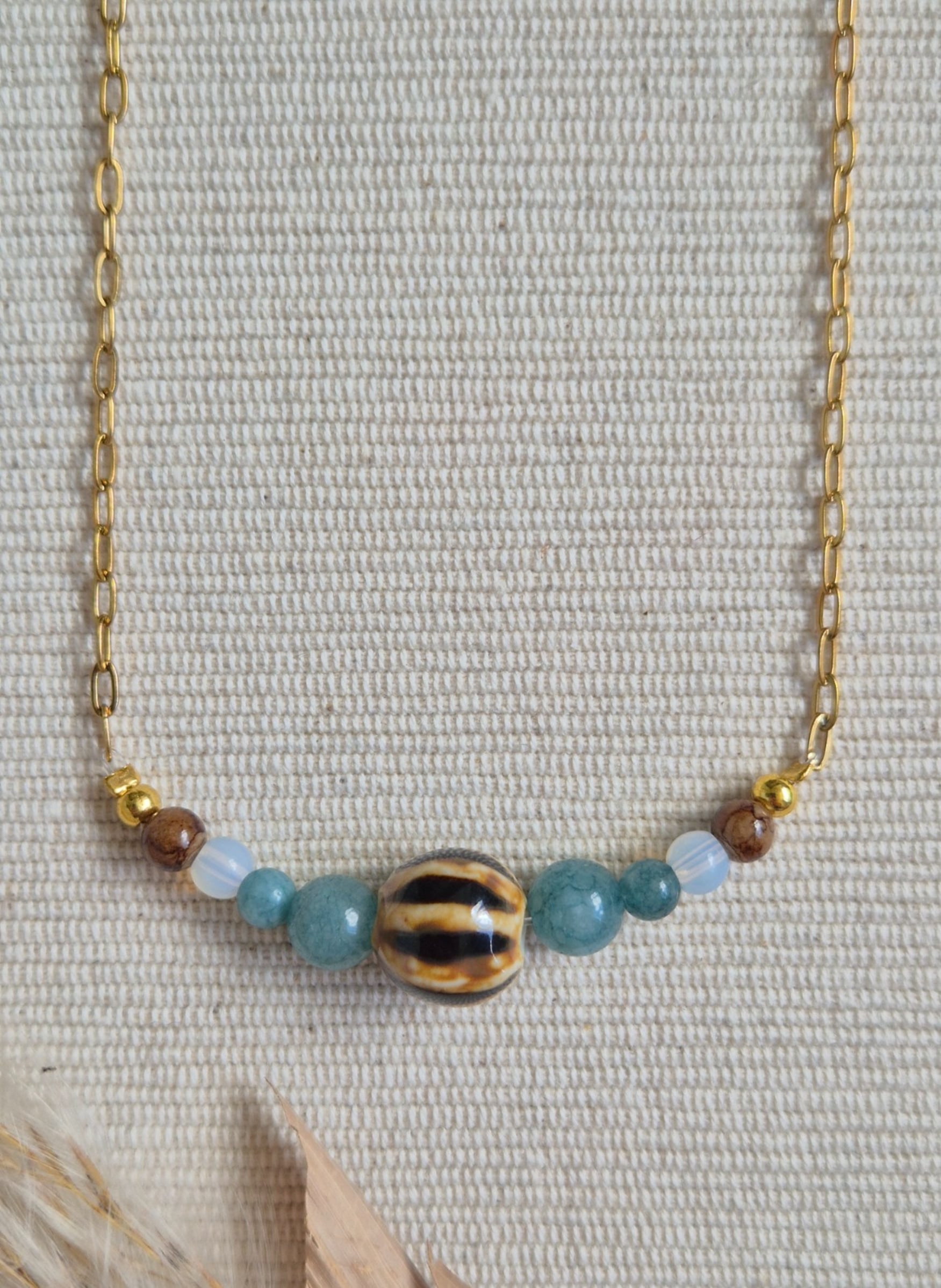 Gouden ketting half schakelketting half edelstenen met keramieken kra… - 145236 Gouden ketting half schakelketting half edelstenen met keramieken kraal