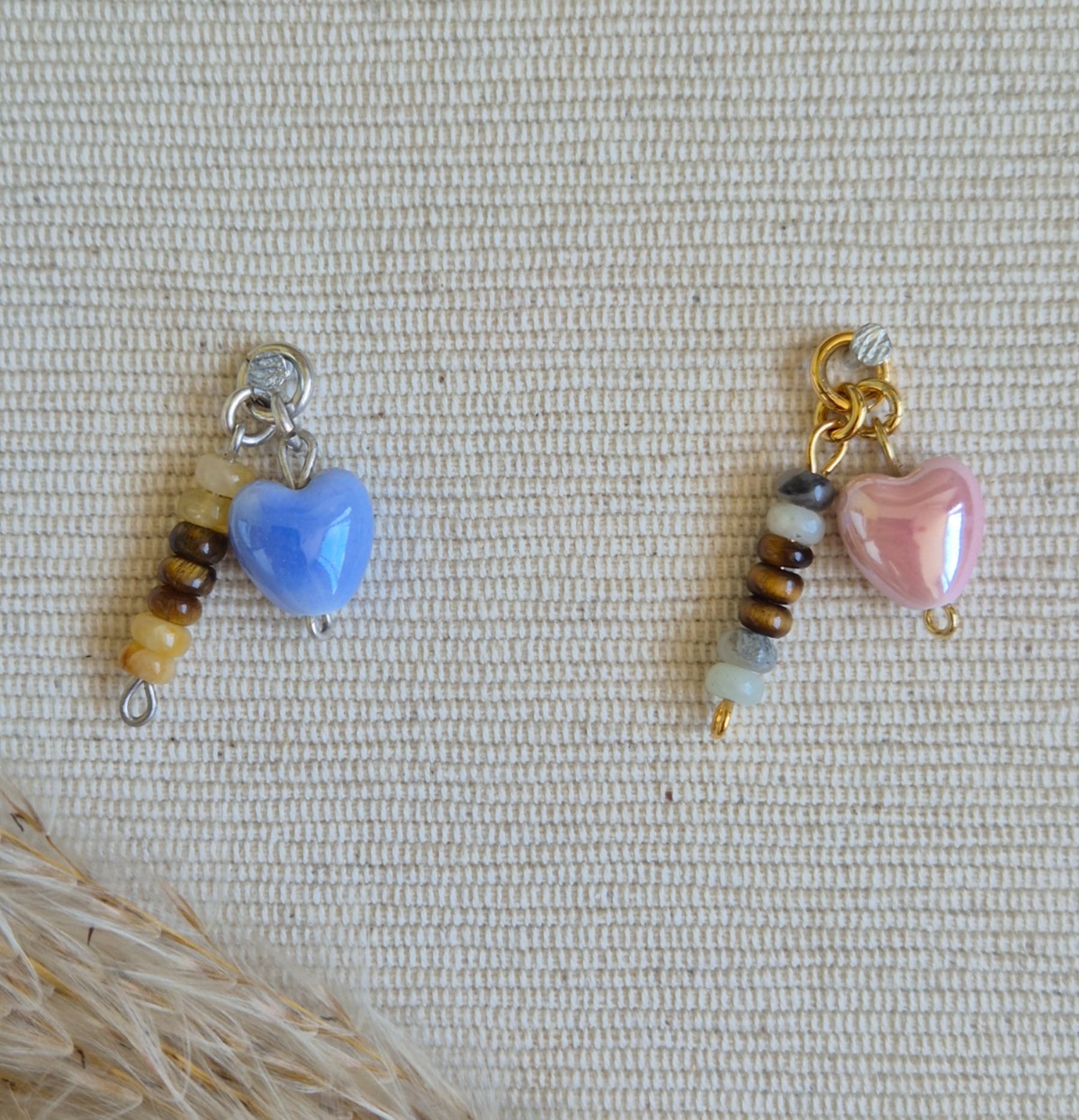 Lieve hartjes bedel met keramiek en edelstenen - 135062 Lieve hartjes bedel met keramiek en edelstenen