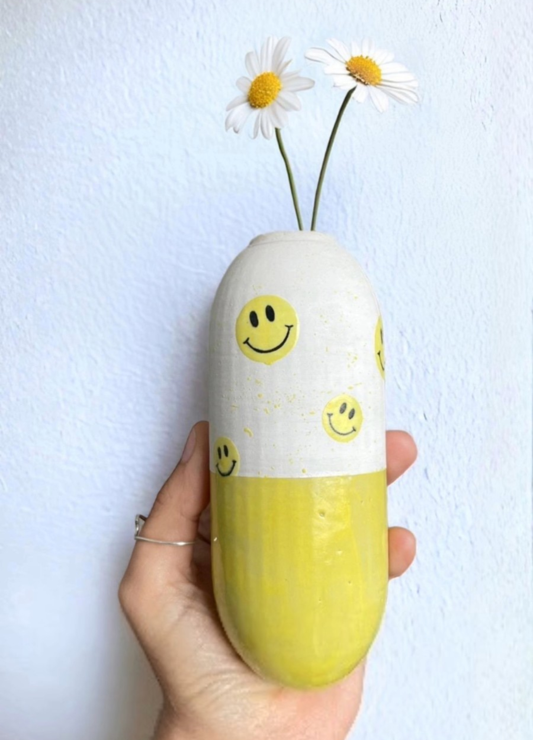 Handgemaakte Keramiek - pil vaas - vrolijke pil - 45789 Handgemaakte Keramiek - pil vaas - vrolijke pil