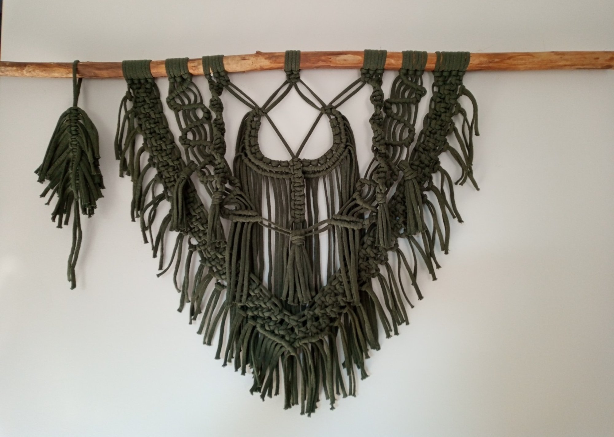 Wanddecoratie, macramé, kaki