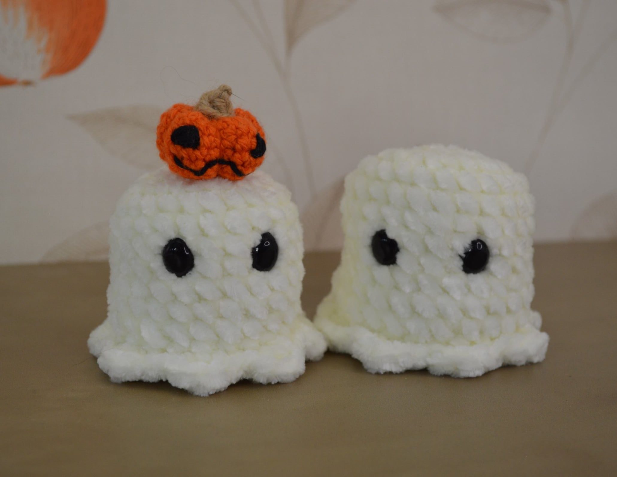 Ghosty and Jack-o-lantern - 47270.jpeg Spooktacular Halloween knuffels: Ghosty and Jack-o-lantern, velvet garen
