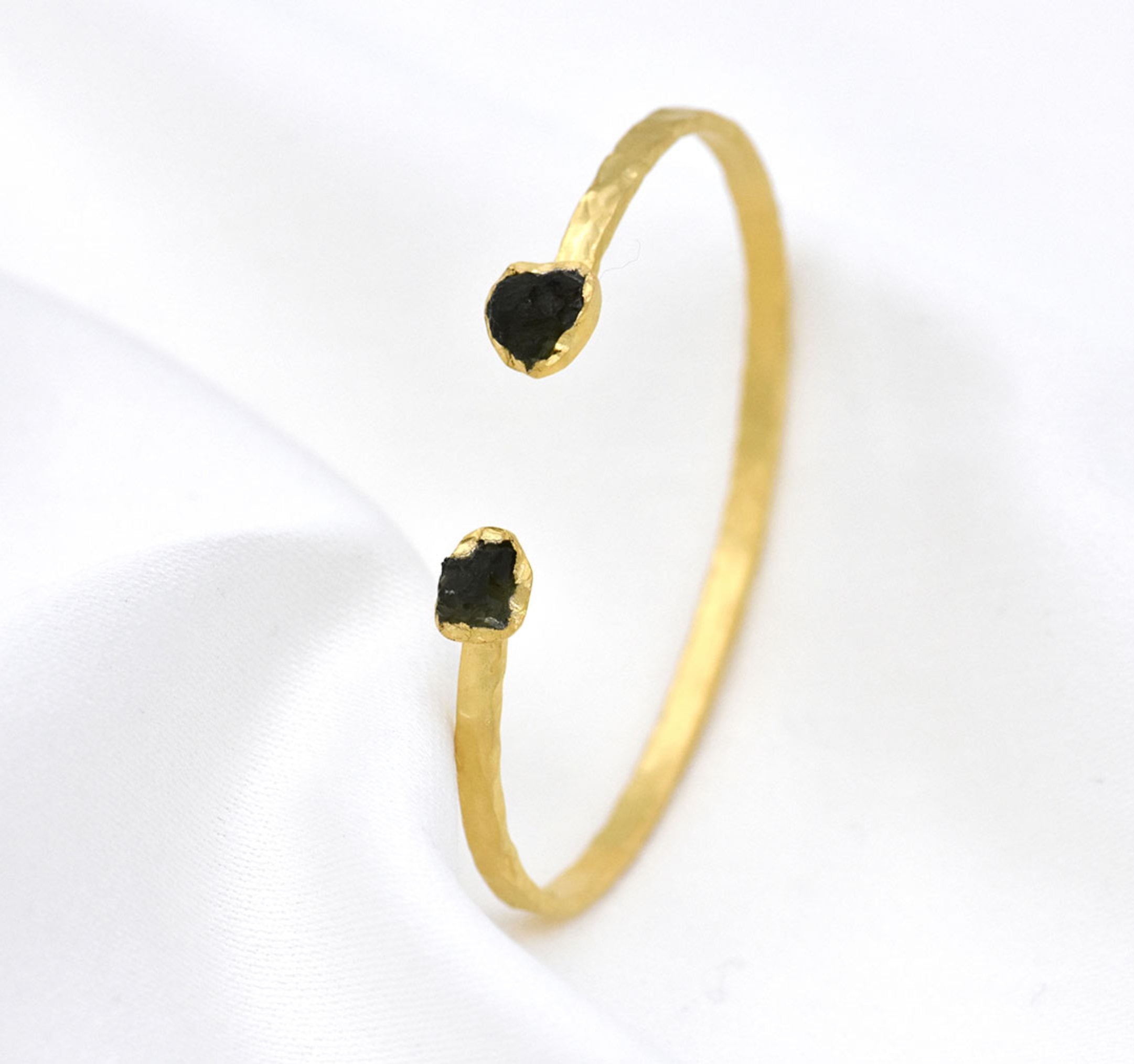 Embrace gold - 4559.jpeg Embrace gold