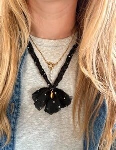 Bandana ketting zwart met witte stippen en RVS bedels