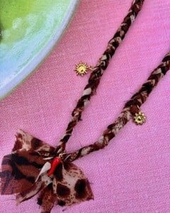 Bandana ketting bruine panterprint met RVS bedels