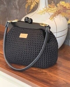 Handgemaakte gehaakte tas in retrostijl