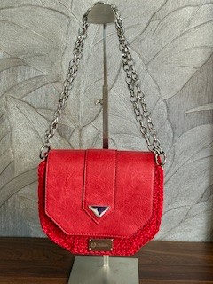 Gehaakte schoudertas met Eco lederen accessoires in Rood